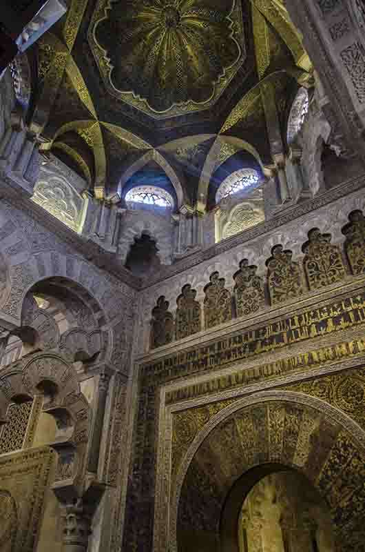 Córdoba 057 - Mezquita Catedral - interior - Mihrab.jpg